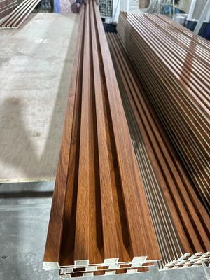 OEM PVC スラット アコースティック パネル 壁と天井のための装飾WPCパネル