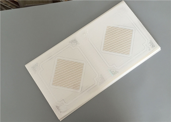 熱い押すポリ塩化ビニールの天井はポリ塩化ビニールの装飾的な天井のタイル300×9 Mmに乗ります